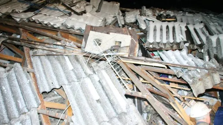 Klizište kod Kaknja usmrtilo ženu, tri osobe spašene iz ruševina