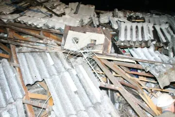 Klizište kod Kaknja usmrtilo ženu, tri osobe spašene iz ruševina