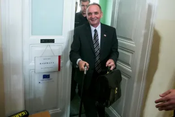 Ustavni sud Branimiru Glavašu ukinuo presudu za ratni zločin