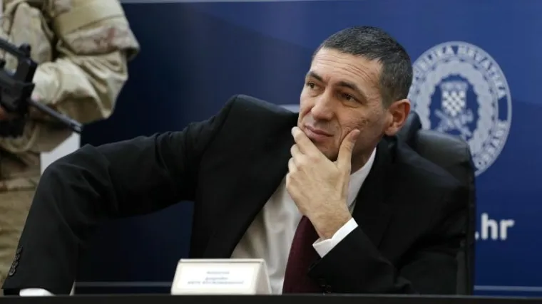 'Grabar Kitarović nije moja nadređena, to je Milanović'