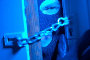 Uhićen serijski provalnik koji je iz stanova krao novac i nakit