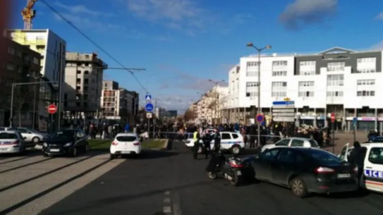 Okončana talačka kriza u Parizu: Otmičar se predao policiji