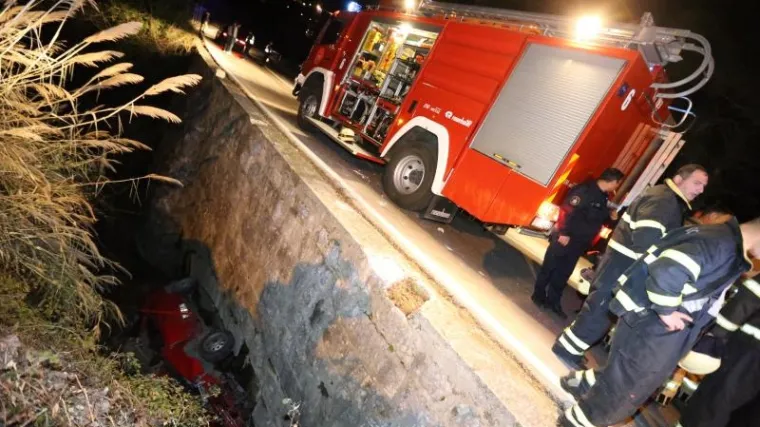 Automobil sletio s ceste, vozač preminuo u bolnici