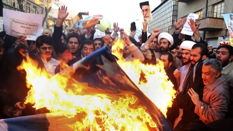 U prosvjedima protiv Charlie Hebdoa deset poginulih!