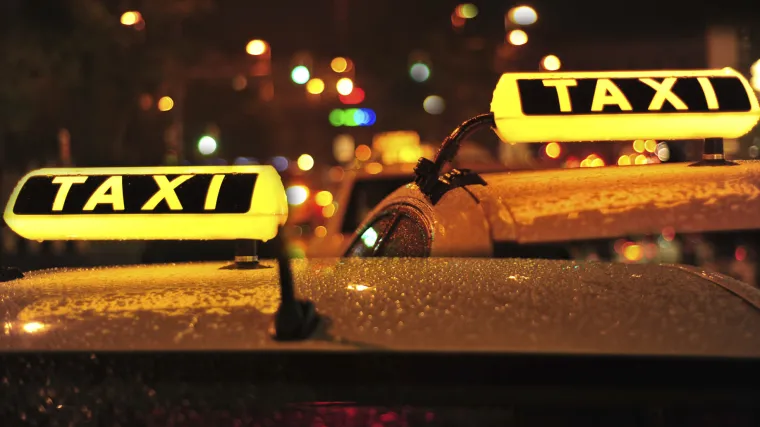 U jednom danu ukrao dva taksija, a zatim uhićen pijan i bez vozačke