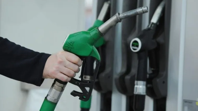 Od ponoći bi cijena goriva trebala porasti!