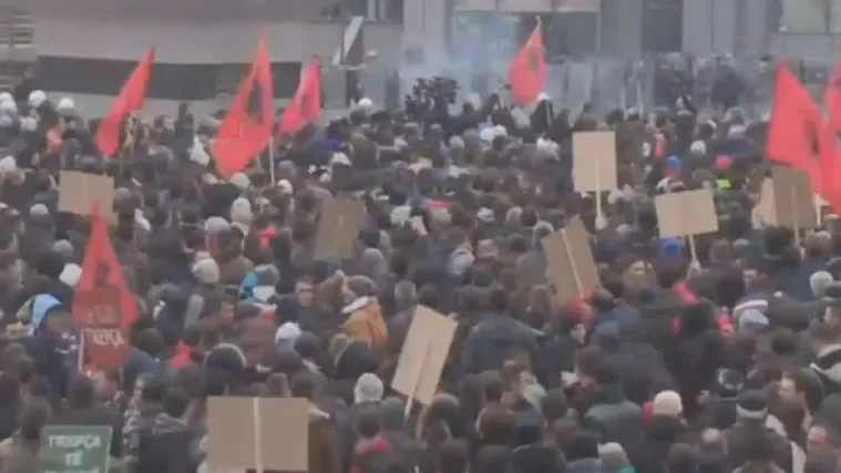 Neredi na Kosovu: Na prosvjedima vi&scaron;e od 80 ozlijeđenih