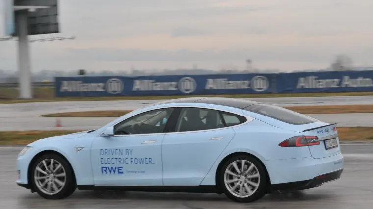 Impresivna limuzina na električni pogon