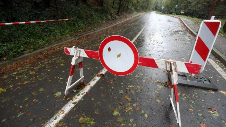 Na Sljemenskoj cesti se prevrnuo autobus koji je prevozio djecu!