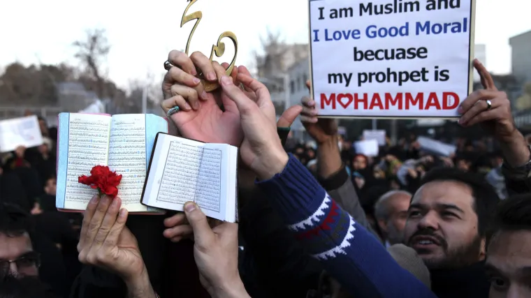 Crtićima o holokaustu protiv podrugljivih satira Charlie Hebdoa