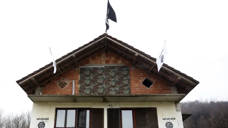 Uklonjene zastave IS-a, policija nastavlja istragu