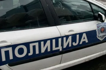 Ljubavni zagrljaj u autu odveo ga u smrt, djevojka se bori za život