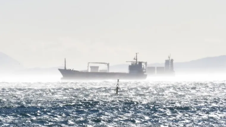 Zbog opasne bure trajekt 'Korčula ' dva sata plutao pred Splitom