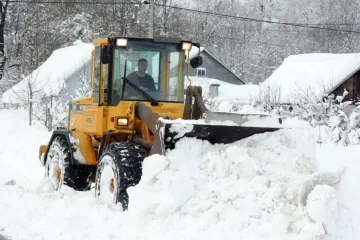 RTL sa spasilačkim službama u snijegom zametenima selima
