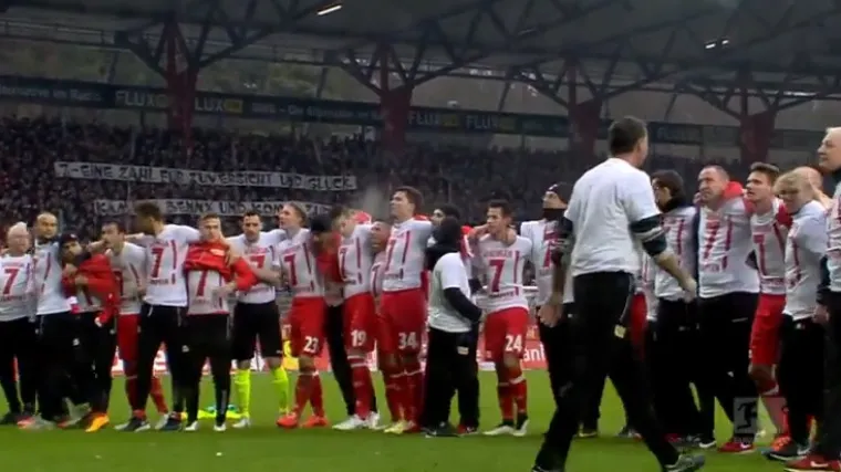 Dirljiva gesta: Igrači dali potporu bolesnom suigraču