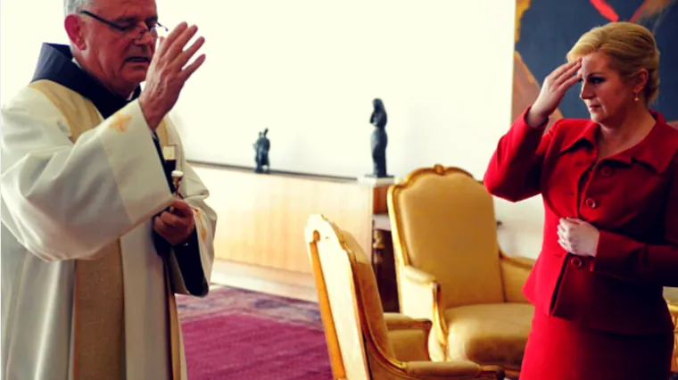 Svećenik blagoslovio Ured predsjednice