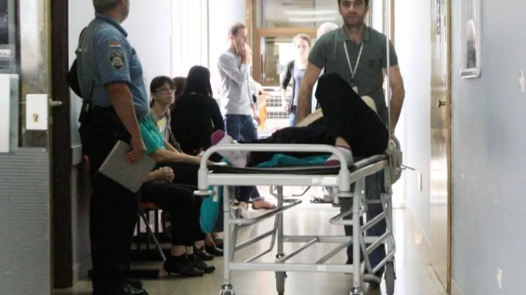 Epidemija gripe 'pokosila' dva milijuna Francuza, bolnice pretrpane