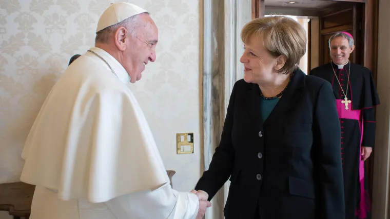 Papa Franjo i Angela Merkel raspravljali o krizi u Ukrajini