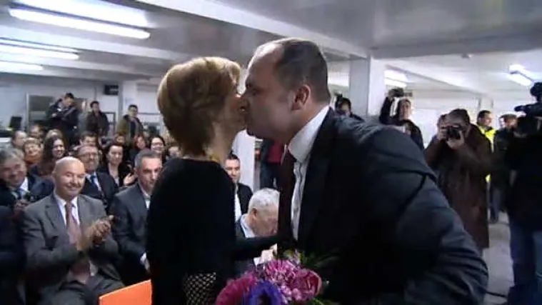 Ministar prometa šarmirao Švaljek buketom cvijeća!