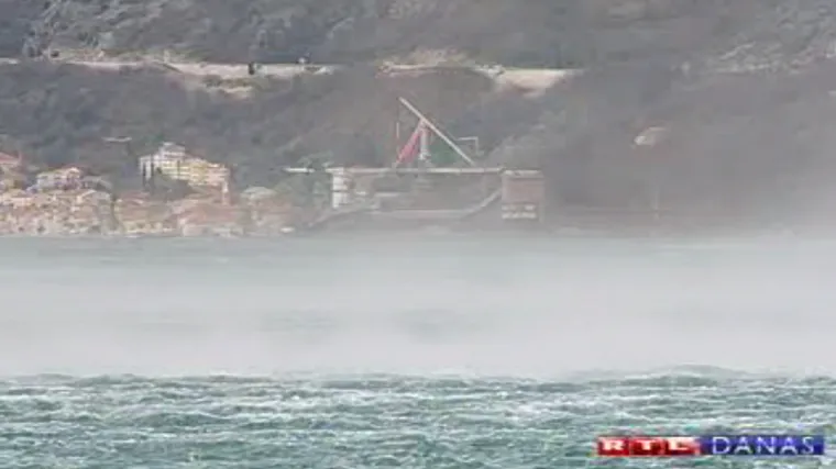 Bura zaustavila trajekte na Jadranu, Gorski kotar se jo&scaron; uvijek bijeli