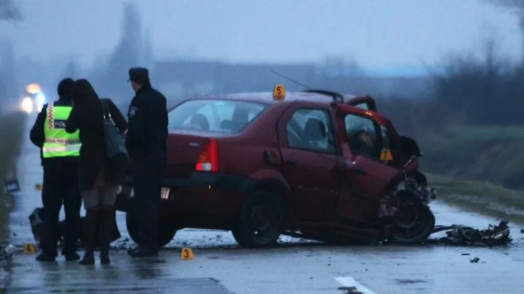 Strava kod Vinkovaca: u frontalnom sudaru poginule dvije osobe!