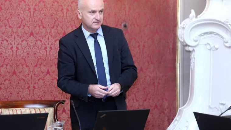 'Sastaje se s prosvjednicima, a jo&scaron; se nije sjetila da postoji ministar'