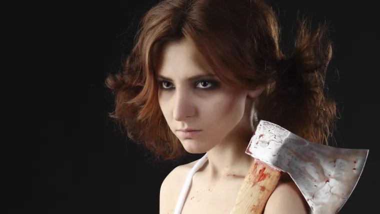 Posvađala se s majkom i bakom, a zatim ih obje usmrtila sjekirom