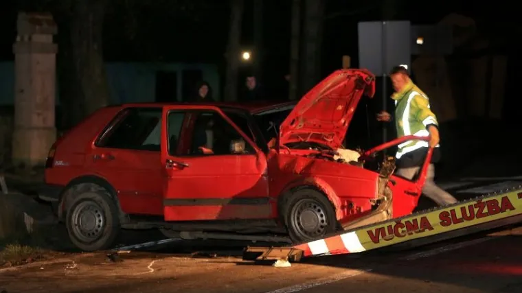 Poginuo u stravičnom sudaru s automobilom punim policajaca