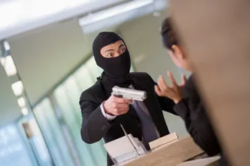 Uhićen policajac kojeg se sumnjiči za osam razbojništava