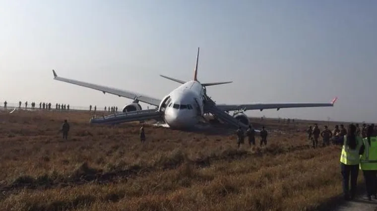 Zrakoplov proma&scaron;io pistu pa sletio u obližnje polje!