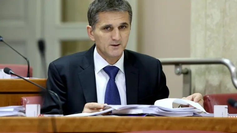 'Ovo je teže od Ane Karenjine, a vi u tri dana želite da se izglasa zakon'