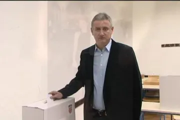 Karamarko vodi Anu Šarić pred oltar, a Luka Rajić ljubi mladu Tinu Vukov
