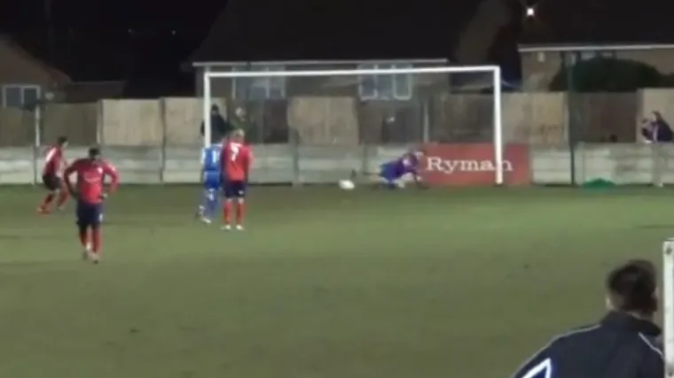 Menadžer sebe uveo u igru te zabio i obranio jedanaesterac