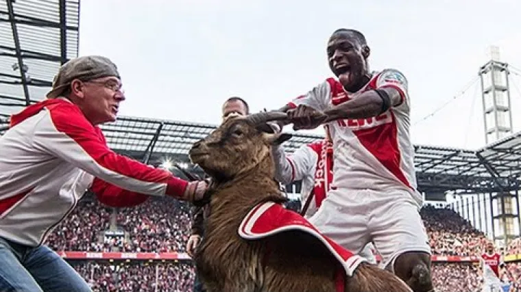 Suluda proslava: zabio pogodak pa povukao jarca za rogove!