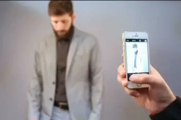 Otkriveno reflektirajuće odijelo koje će stati na kraj paparazzima