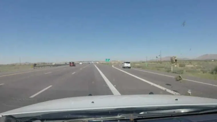 Tijekom potjere bacali marihuanu po policijskom vozilu