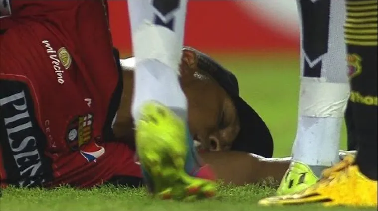 Taktikom 'pravi se mrtav' poku&scaron;ao izbjeći crveni karton