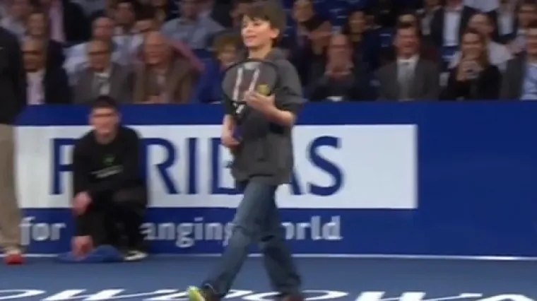 Dječak lobao Rogera Federera u samo nekoliko sekundi!