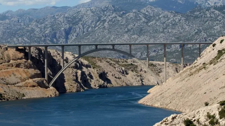 Iz mora se izvlače dijelovi starog Masleničkog mosta sru&scaron;enog '91. godine