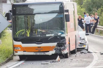 U lančanom sudaru triju vozila u Italiji sudjelovao i autobus iz Pule