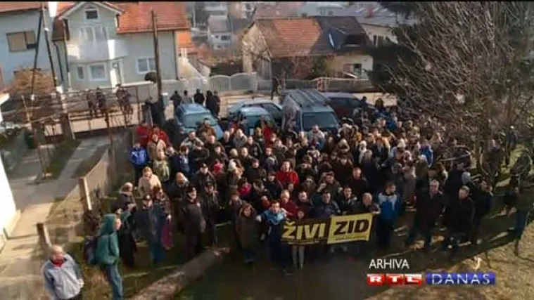 'Premijeru, je li nacionalna sigurnost izbaciti deveteročlanu obitelj na ulicu?'