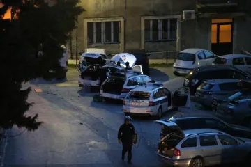 Policija uhitila trojicu huligana zbog jučerašnjeg napada, za ostalima tragaju