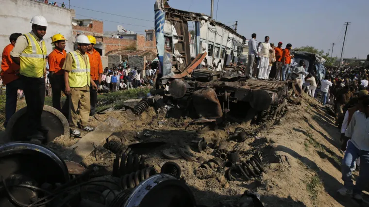 Vlak iskočio iz tračnica u Indiji: poginula najmanje 21 osoba