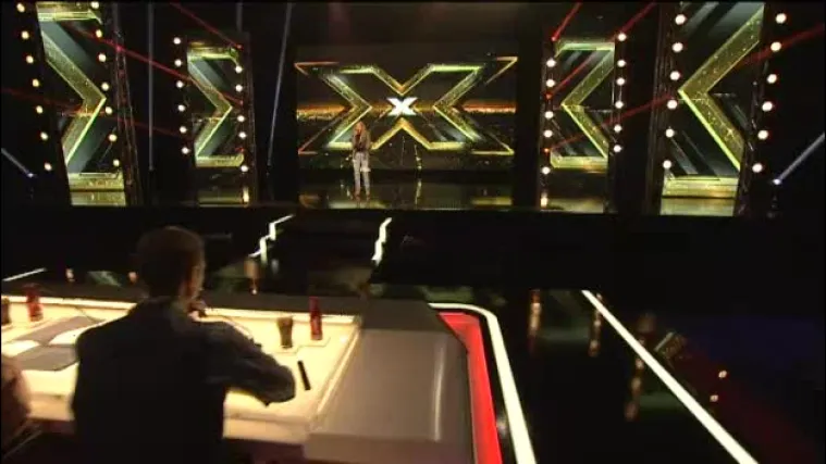 Poslušajte natjecateljicu koju je voditelj donio na binu!