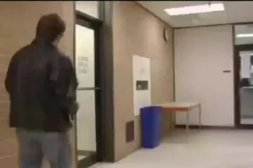 Iako je gotovo potpuno slijep, ovaj je čovjek vrhunski umjetnik