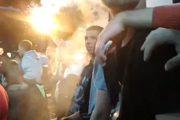 Video koji sve otkriva: snimljen huligan koji je bakljom pogodio Akinfejeva