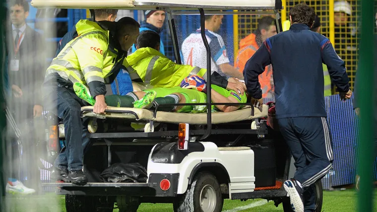 Kaos u Podgorici: bakljom pogođen ruski vratar, utakmica prekinuta u 67. minuti