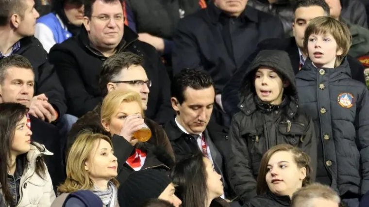 'Svi na&scaron;i članovi su podvrgnuti alkotestu! Predsjednice, jeste li i Vi puhali?'