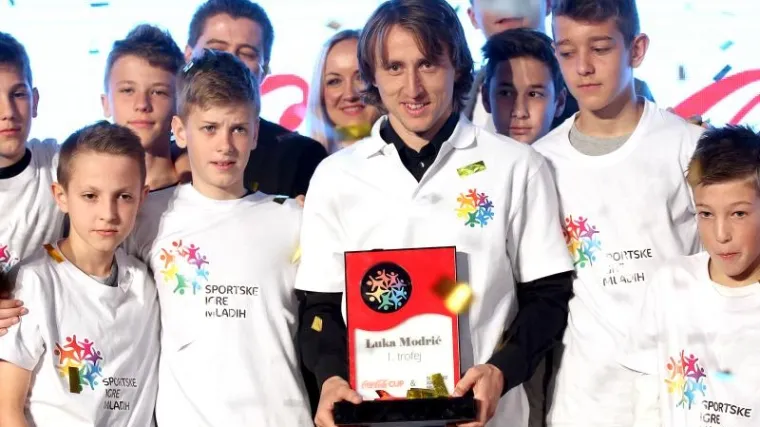 Modrić: '&Scaron;to bih bio da nisam nogometa&scaron;? Možda konobar'