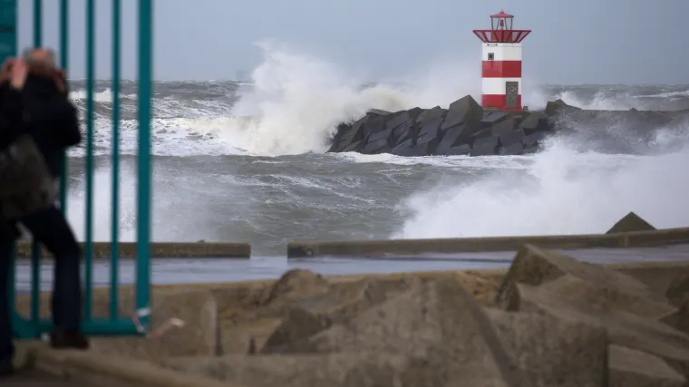 Oluja Niklas poharala Europu i odnijela najmanje devet života